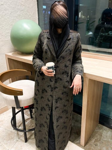 عبايه بليزر قماش شامواه مشجر مع لمعه شوي