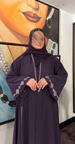 عبايه وجن كلوش بقماش حرير مغسول مع تطريز