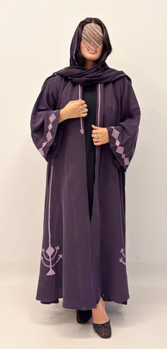 عبايه وجن كلوش بقماش حرير مغسول مع تطريز