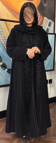 عبايه منار بقماش كريب بتطريز يدوي كامل قصة كلوش