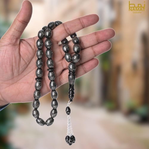 سبحة مرجانية سوداء مع نقاط مطلية بالفضة، تأتي مع ع...