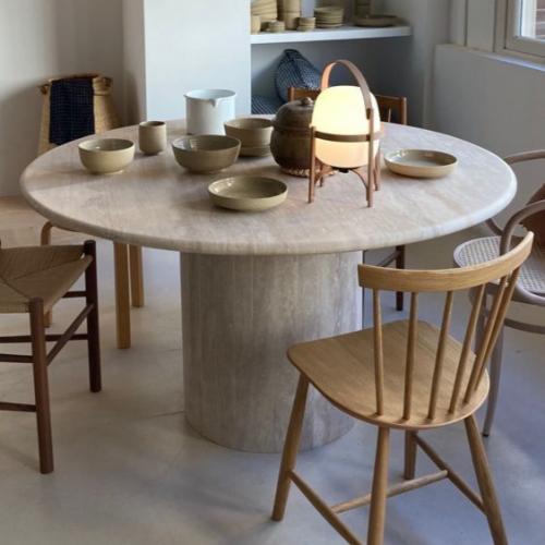 طاولة رخام ترافنتينو