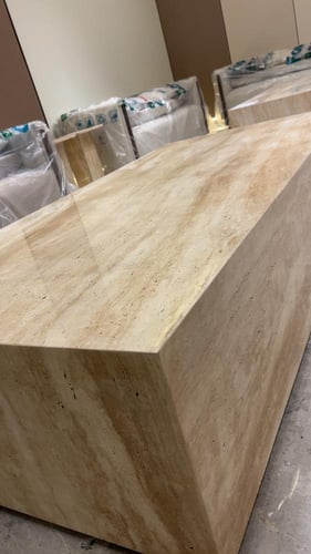 طاولة رخام ترافنتينو