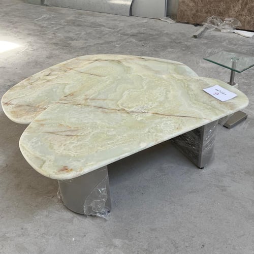 طاولات اونكس بقواعد حديد