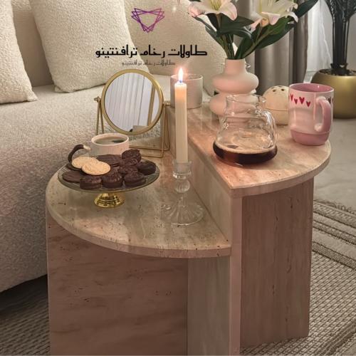 طاولة رخام ترافنتينو بتصميم دائري مدرجة