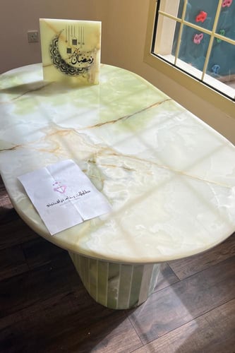 طقم مكون من ثلاث طاولات من الرخام الأونكس الطبيعي