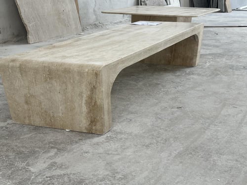 طاولة تلفزيون ترافنتينو