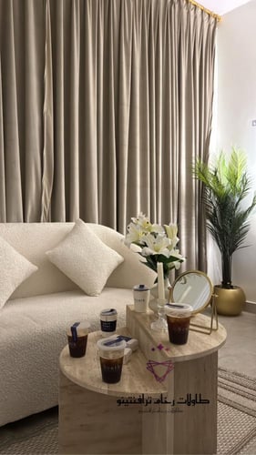 طاولة رخام ترافنتينو بتصميم دائري مدرجة