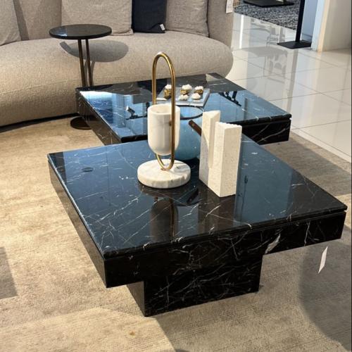 2 طاولة رخام سوداء تتميز بالعروق البيضاء