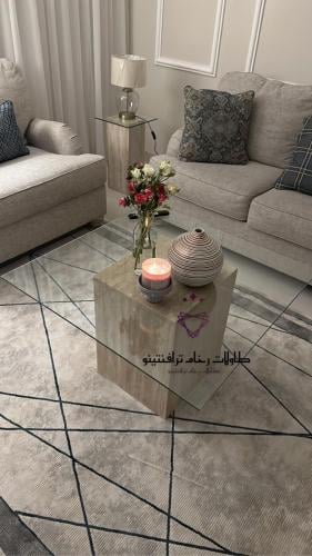 طاولة قزاز بقاعدة رخامية