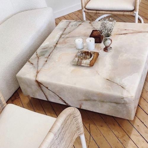 طاولة رخام أونكس بيج معرق