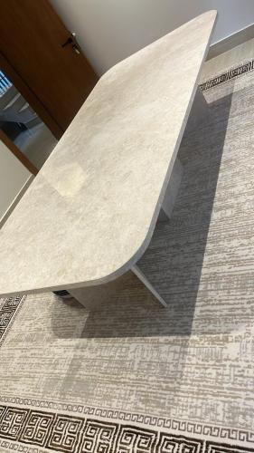 طاولة طعام رخام عماني