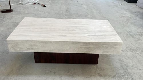 طاولة رخام ترافنتينو بقاعدة خشبية