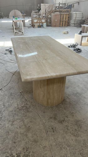 طاولة طعام ترافنتينو