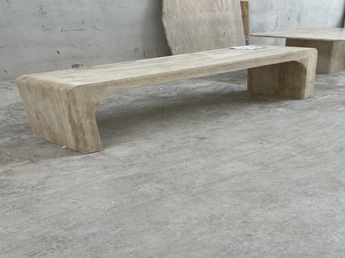 طاولة تلفزيون ترافنتينو