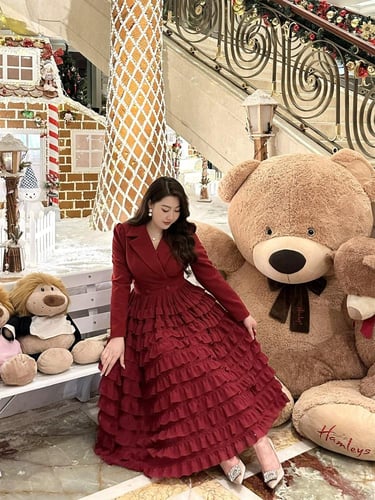 فستان احمر غامق