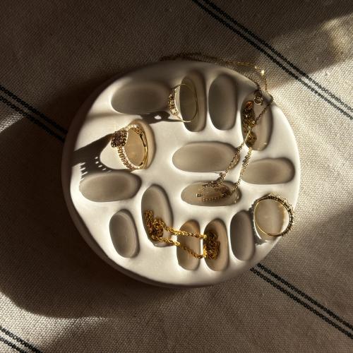 حامل اكسسوارات