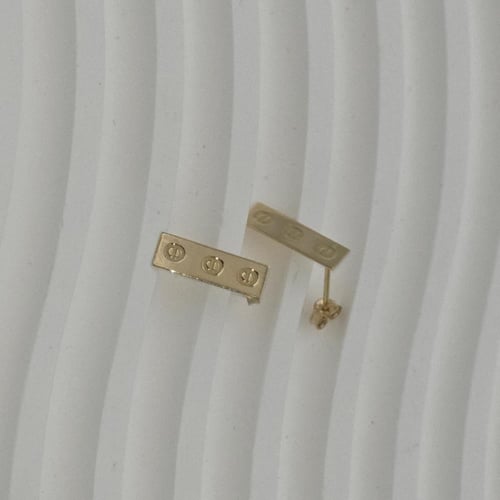 حلق ذهب عيار 18 موديل 32520 F