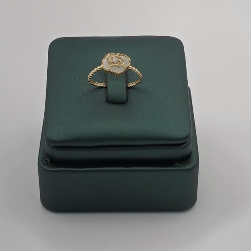 خاتم إيطالي ذهب عيار 18 مرصع بفص لون العاج وزركون...