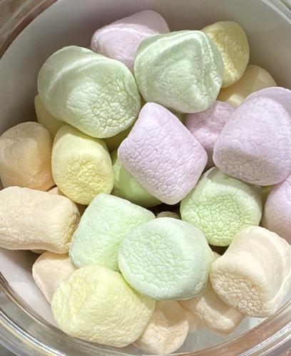 نص كيلو مارشميلو حبيبات صغيره ملونه