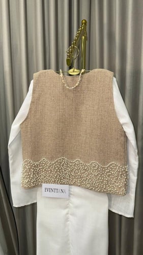 فستان لينن ميد مع سديري مطرز باللؤلؤ والودع