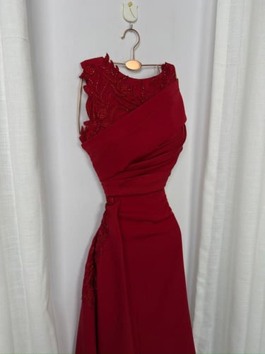 فستان سهرة كريب ليكرا بتطريز فاخر