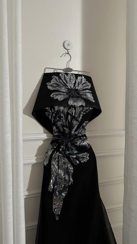 فستان سهرة قطعتين كلفة بوشاح شيفون EV250