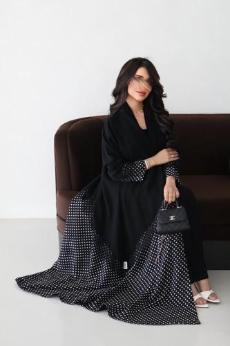 عباية منقطه
