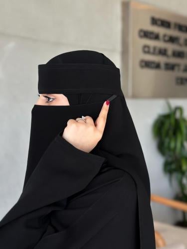 نقاب مطاط مائل