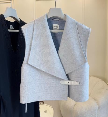 جاكيت نسائي بدون أكمام (فيست) فاخر بتصميم أنيق من هيرميس (Hermès)