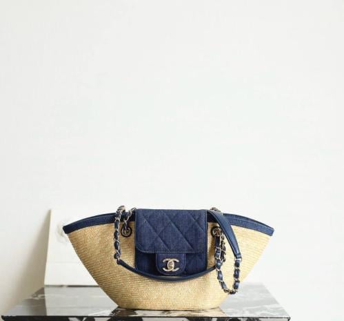 حقيبة "شانيل" (Chanel) الصيفية