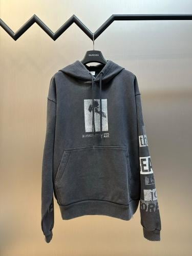 هودي بالنسياغا المطبوع بتصميم الوردة وتايبوغرافي الأكمام (Balenciaga Rose Print & Sleeves Typography Hoodie)