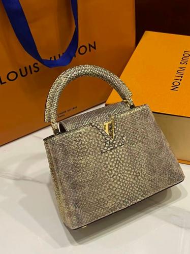حقيبة "لويس فيتون" Louis Vuittonإصدار حصري من جلد...