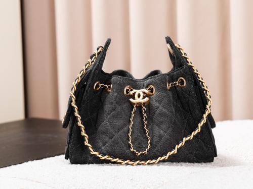 حقيبة شانيل (Chanel) دنيم أسود مغسول برباط علوي -...