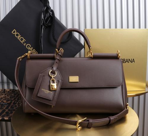 حقيبة يد نسائية فاخرة بتصميم أيقوني من دولتشي آند غابانا (Dolce & Gabbana)