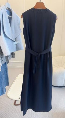 فستان نسائي فاخر بلا أكمام من هيرميس (Hermès)