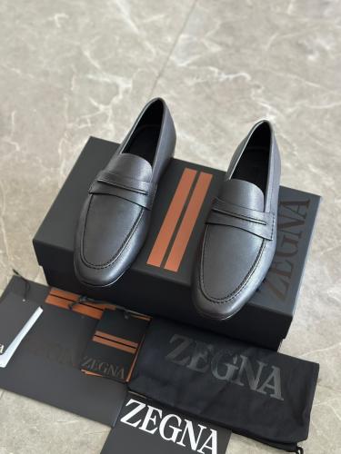 حذاء "لوفر" رجالي فاخر من الجلد الطبيعي من إرمينجيلدو زينيا (Ermenegildo Zegna Leather Loafers)