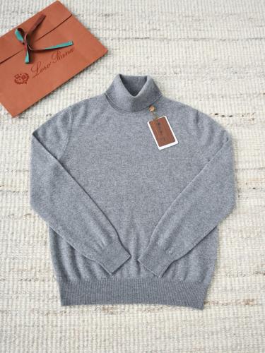 سويتر لورو بيانا الكشمير الفاخر بياقة عالية (Loro Piana Cashmere Turtleneck Sweater)