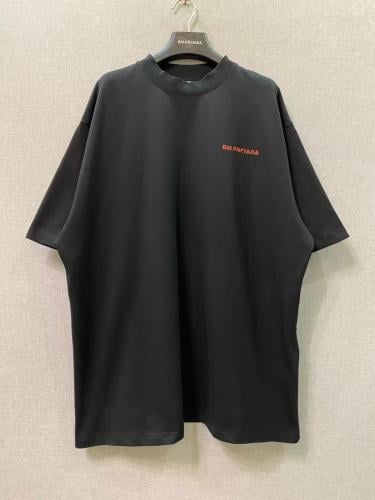 تيشرت بالنسياغا بشعار الرش المعاكس (Balenciaga Spray Logo T-Shirt)