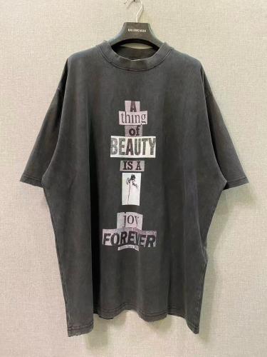 تيشرت بالنسياغا "A Thing of Beauty" المعاصر (Balenciaga "A Thing of Beauty" Oversized T-Shirt)