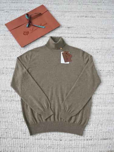 سويتر لورو بيانا الكشمير الفاخر بياقة عالية (Loro Piana Cashmere Turtleneck Sweater)