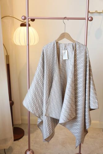 شال / بونشو فندي النسائي بنقشة شعار FF الأيقوني (Fendi FF Monogram Wool & Silk Poncho / Shawl)
