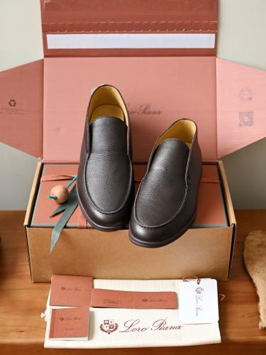 حذاء لورو بيانا الرجالي الحبيبي بنعل متناسق (Loro Piana Open Walk Grained Leather Shoes - Monochrome Sole)