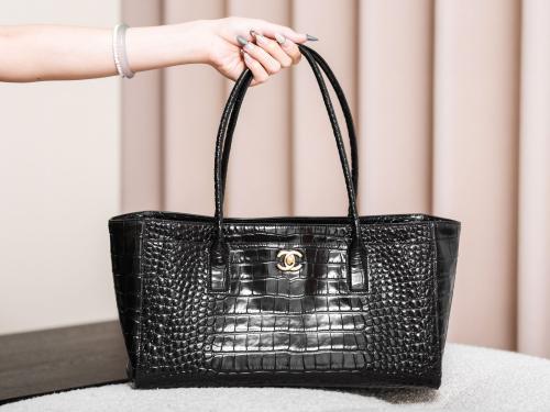 حقيبة توت وكتف شانيل (Chanel) جلد طبيعي بنقشة التم...