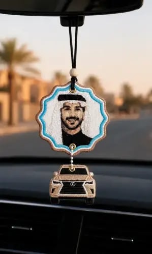 تعليقة سيارة صورة مع صورة السيارة