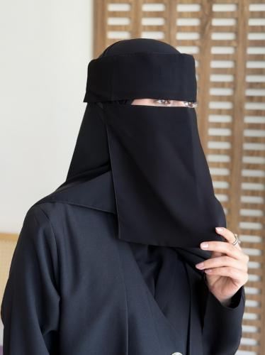 عرض نقابين