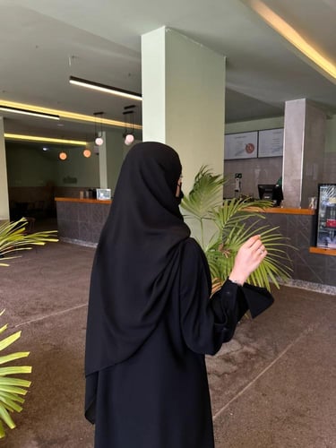 2 نقاب حرير قصير + طرحتين ربط