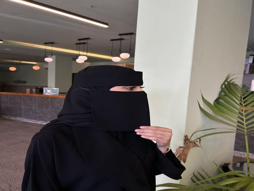 2نقاب قصير +طرحتين ربط