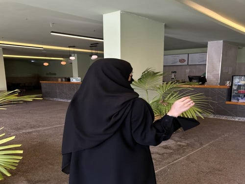 2 نقاب مشبك قصير عادي + طرحتين ربط