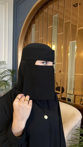 ثلاثه نقاب مشبك قصير